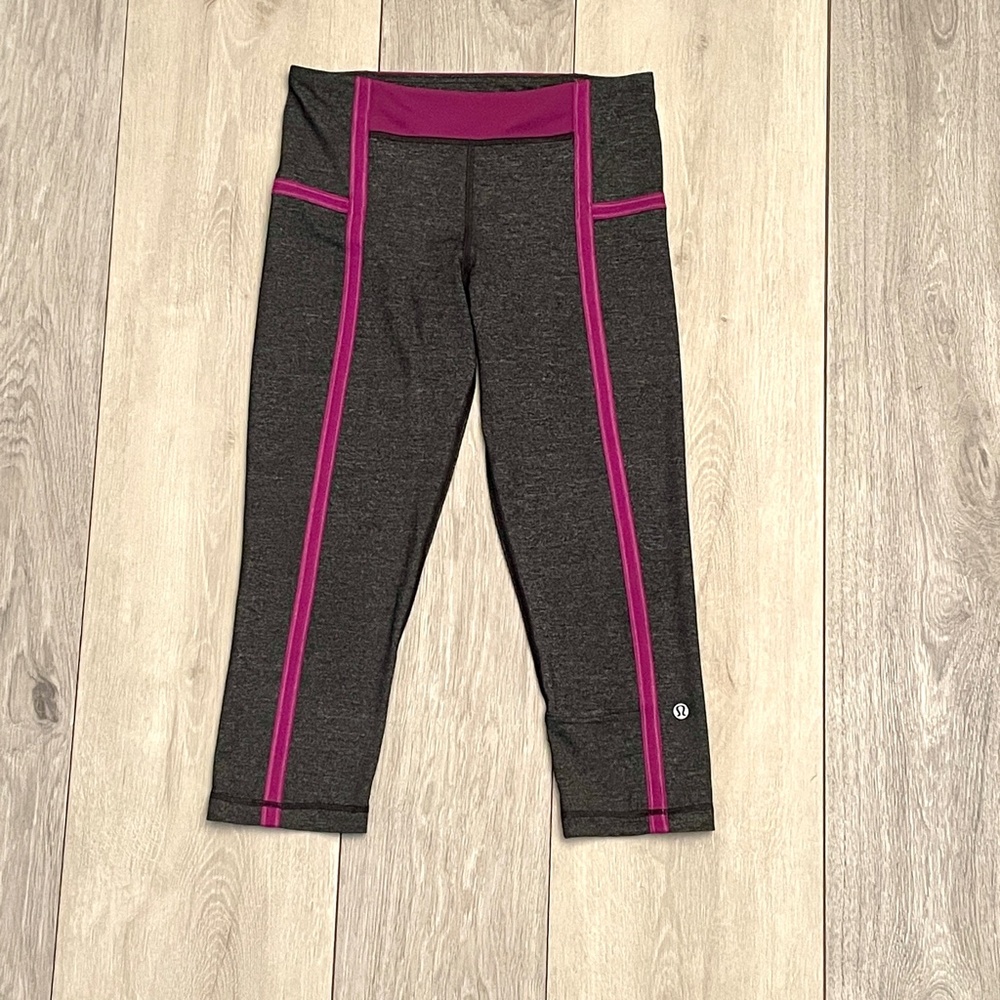 Lululemon crops Women SZ 6  Grey/Purple